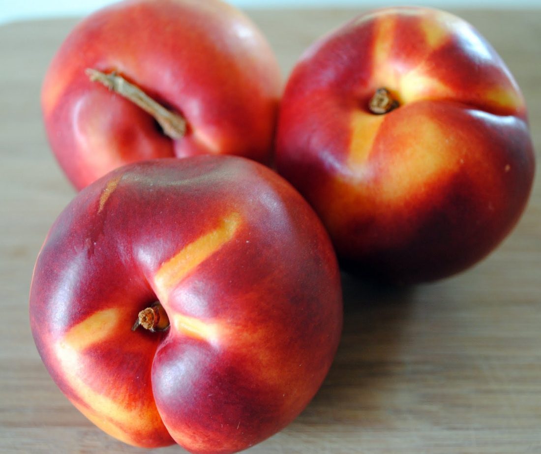 Prunus persica noce (pesco noce)
